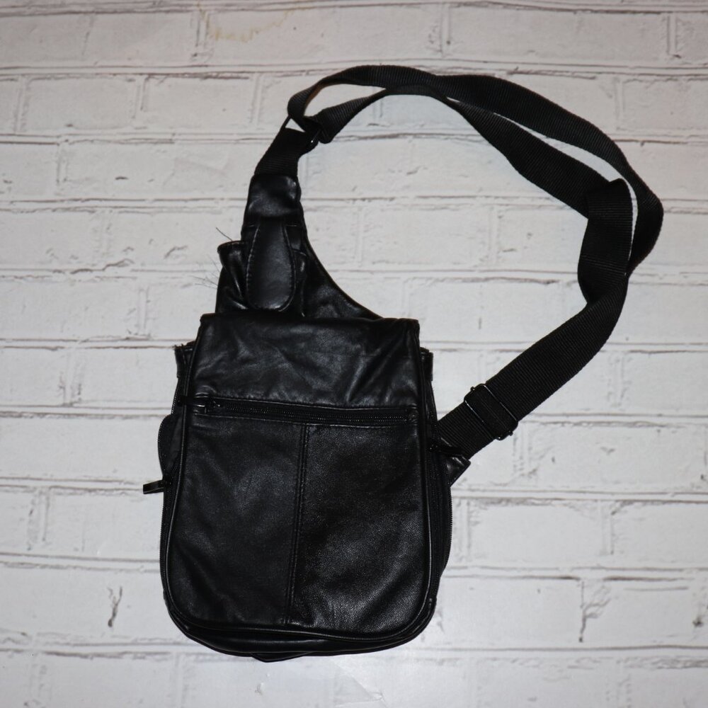 🖤 Buxton Leather Crossbody Purse · 9" Tall A compact, classic everyday bag
